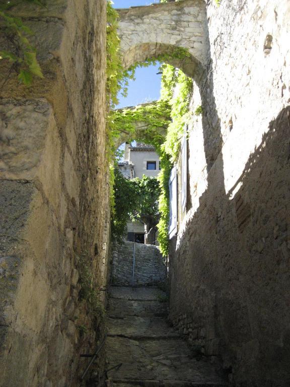 Maison D'Hotes De L'Eveche Bed & Breakfast Vaison-la-Romaine Exterior photo