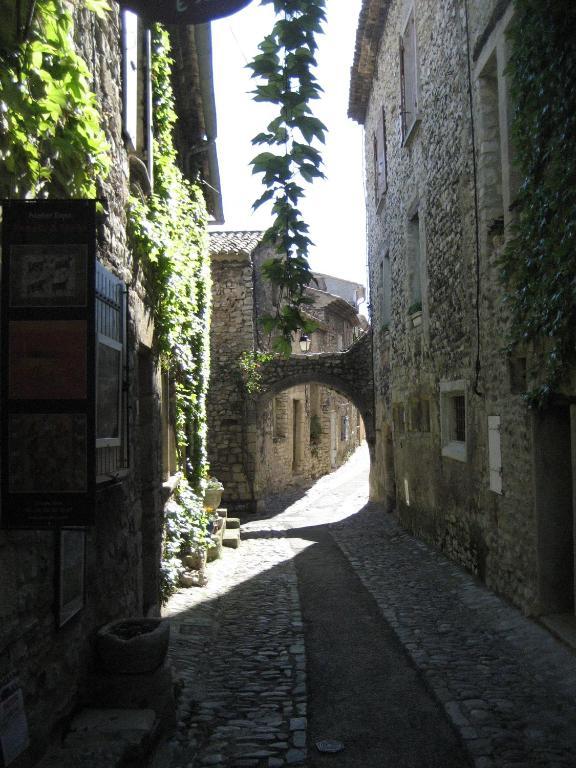 Maison D'Hotes De L'Eveche Bed & Breakfast Vaison-la-Romaine Exterior photo